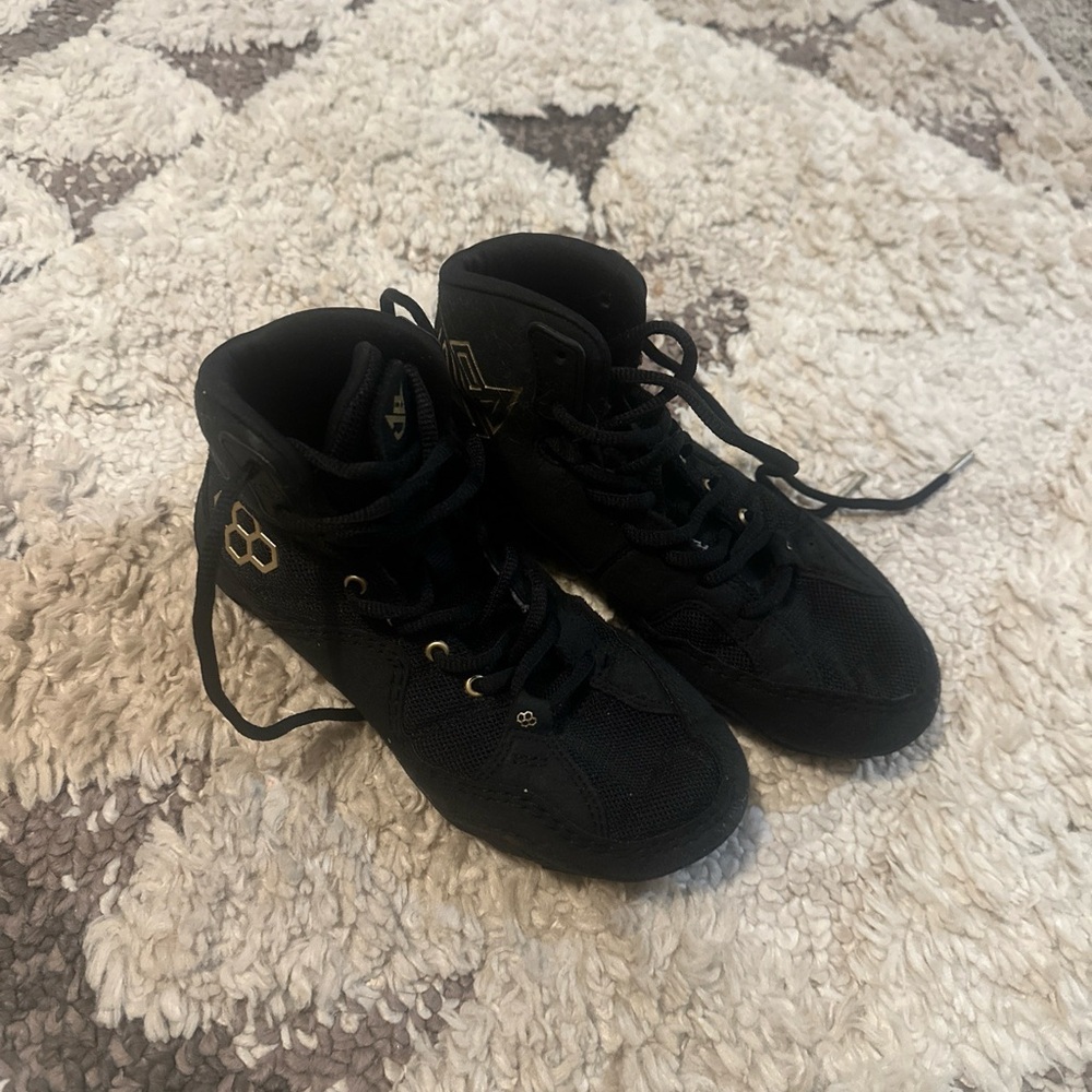 Men’s/kids size 3 rudis wrestling shoes black and gold